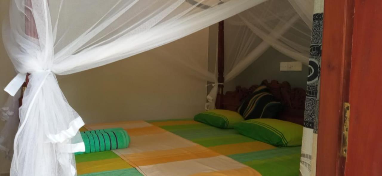 Mandara Rest Bed and Breakfast Hikkaduwa Exteriör bild