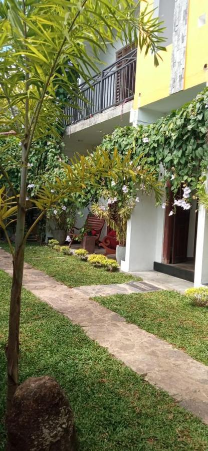 Mandara Rest Bed and Breakfast Hikkaduwa Exteriör bild