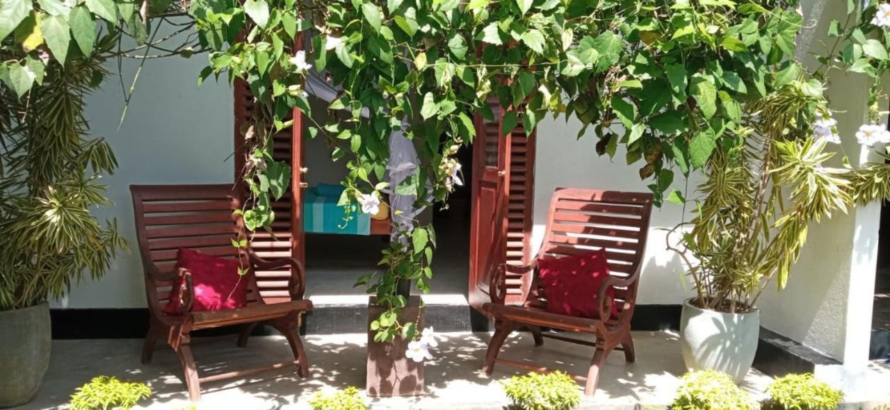 Mandara Rest Bed and Breakfast Hikkaduwa Exteriör bild