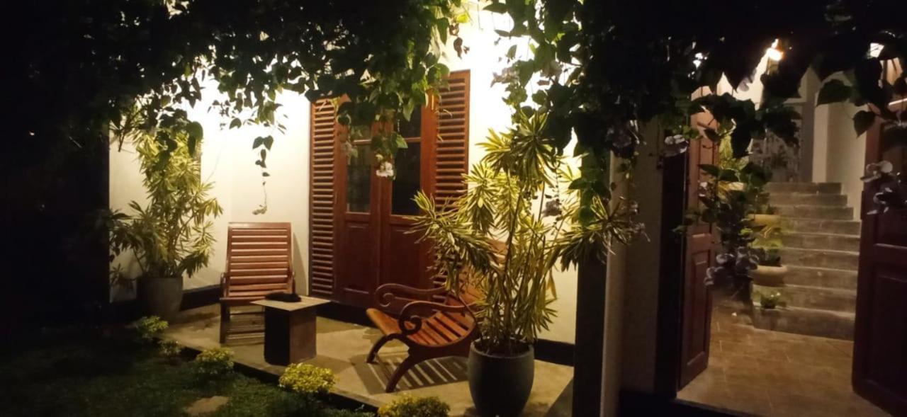 Mandara Rest Bed and Breakfast Hikkaduwa Exteriör bild