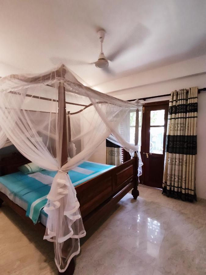Mandara Rest Bed and Breakfast Hikkaduwa Exteriör bild